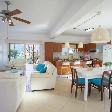 Villa Crystal Sea “with Jacuzzi Hot Tub” 117