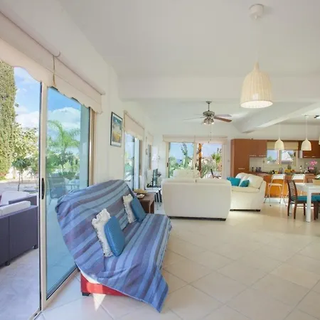 Villa Crystal Sea “with Jacuzzi Hot Tub” 117